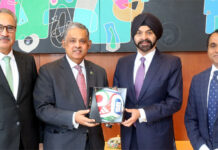 Le président de la Banque mondiale fait l’éloge des produits sportifs fabriqués au Pakistan